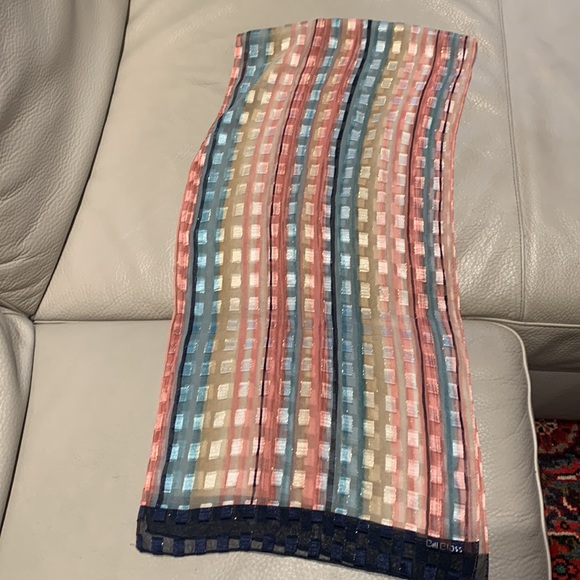 BILL BLASS SHEER LONG SCARF. - Picture 5 of 6